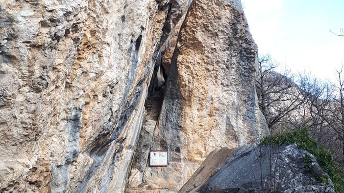 Fratarska kuća i crkvica u Podbiloj