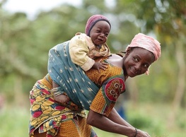 U tvome krilu, pod Njezinim plaštem